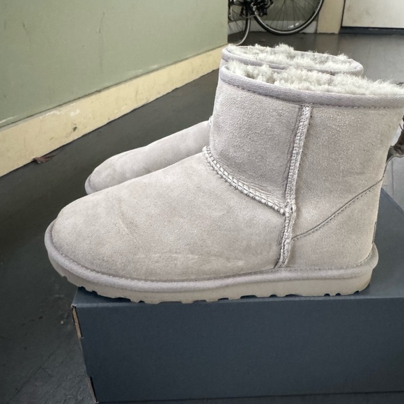 Ugg Classic Mini II Boot - Picture 2 of 5